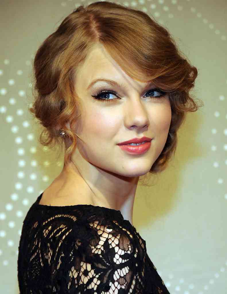 taylor swift cat eye