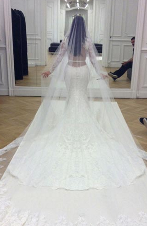 kim kardashian rochie de mireasa