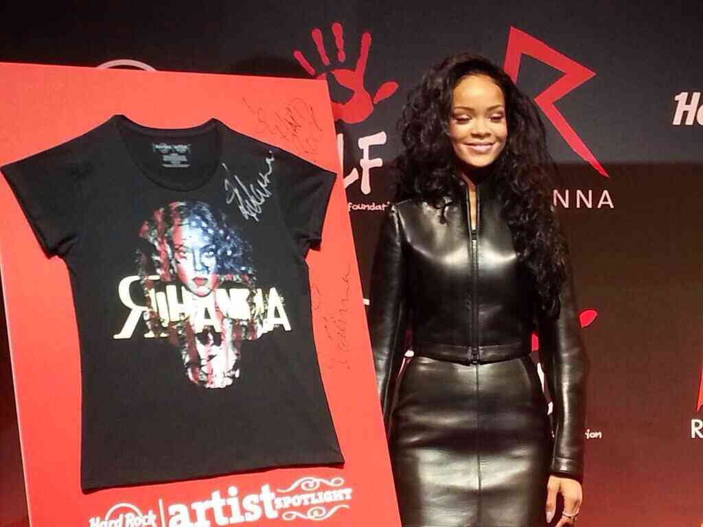 tricouri rihanna 2