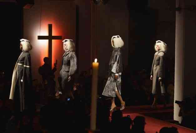 ce se poarta in 2014 haine religioase 1