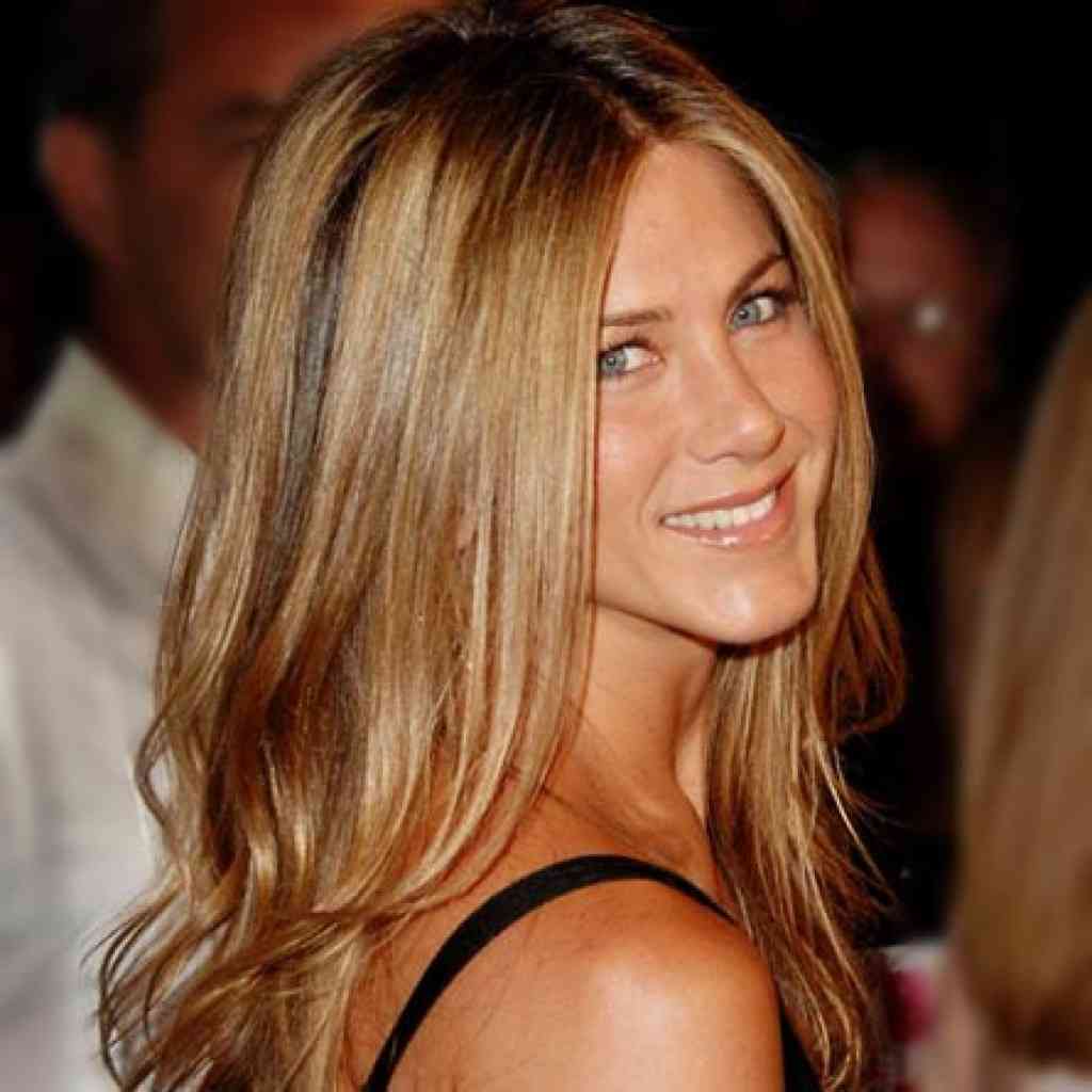 JENNIFER ANISTON A LANSAT UN PARFUM