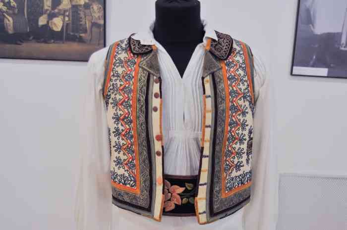 costum traditional - muzeul satului
