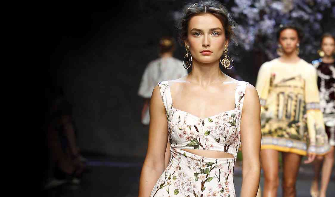 model-andreea-diaconu-video-interview-for-dolce-and-gabbana-ss14-womens-fashion-show