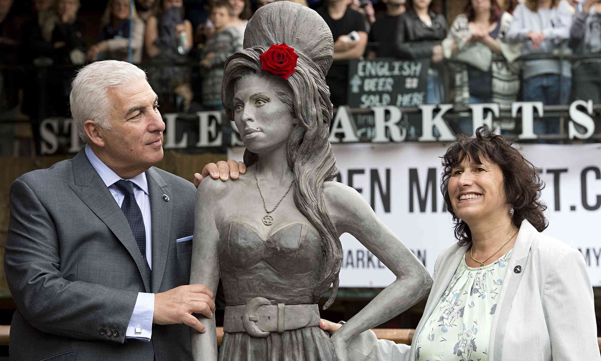 Amy Winehouse statue