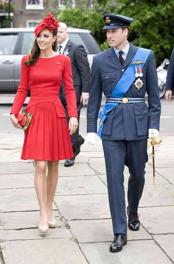 kate in rochie rosie