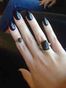 mani negru stiletto