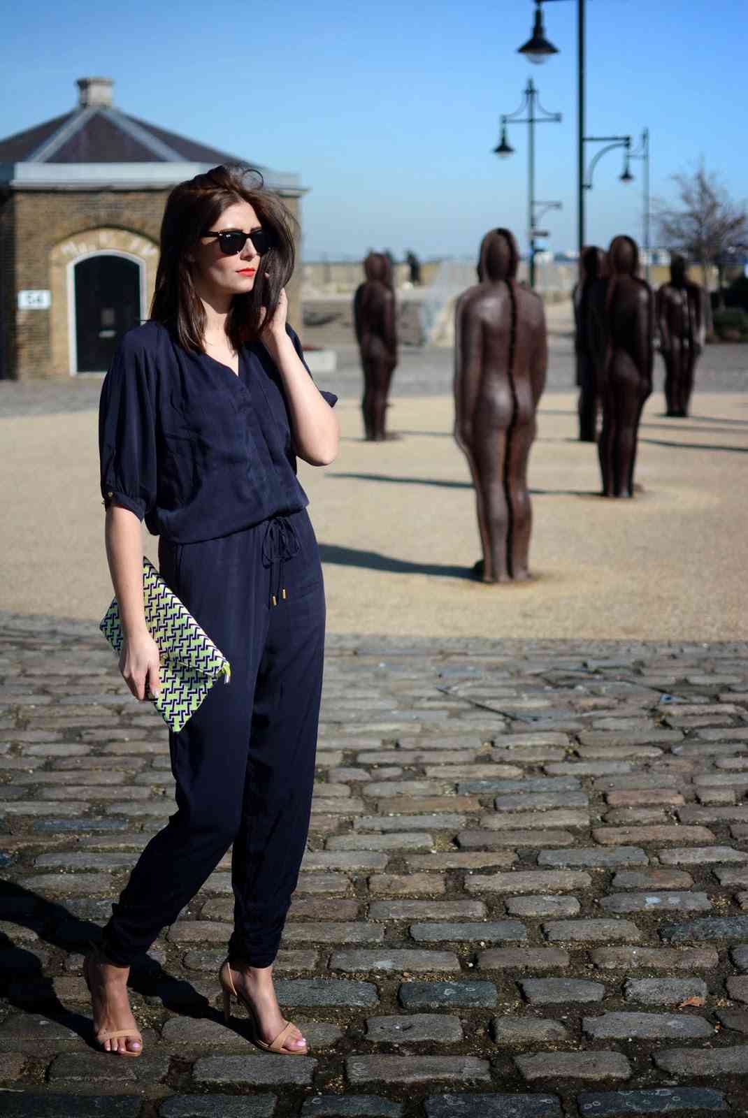 cum sa porti o salopeta in acest sezon7