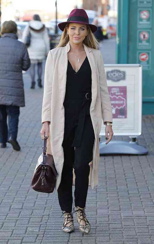**EXCLUSIVE IMAGES** TOWIE LYDIA ROSE BRIGHT BILLIE FAIERS AND FERNE MCCANN SEEN ARRIVING FOR FILMING