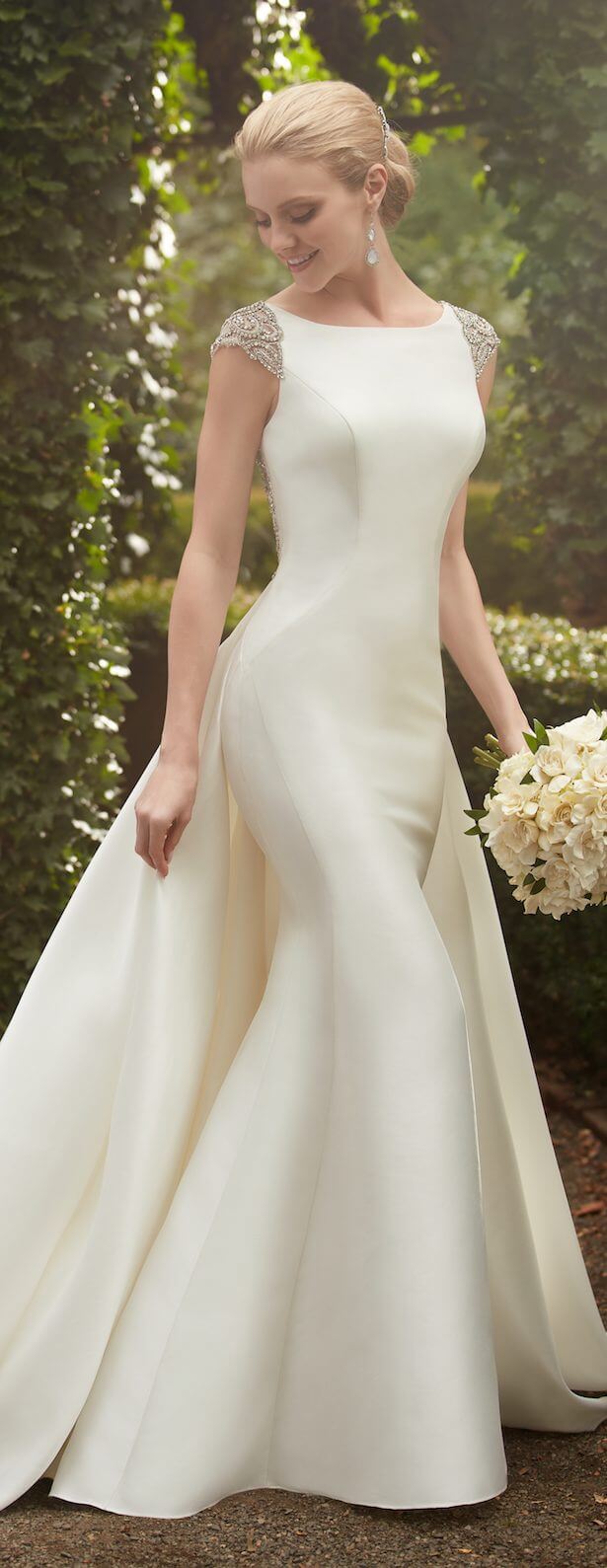 rochie de mireasa lunga, bodycon, fara maneci